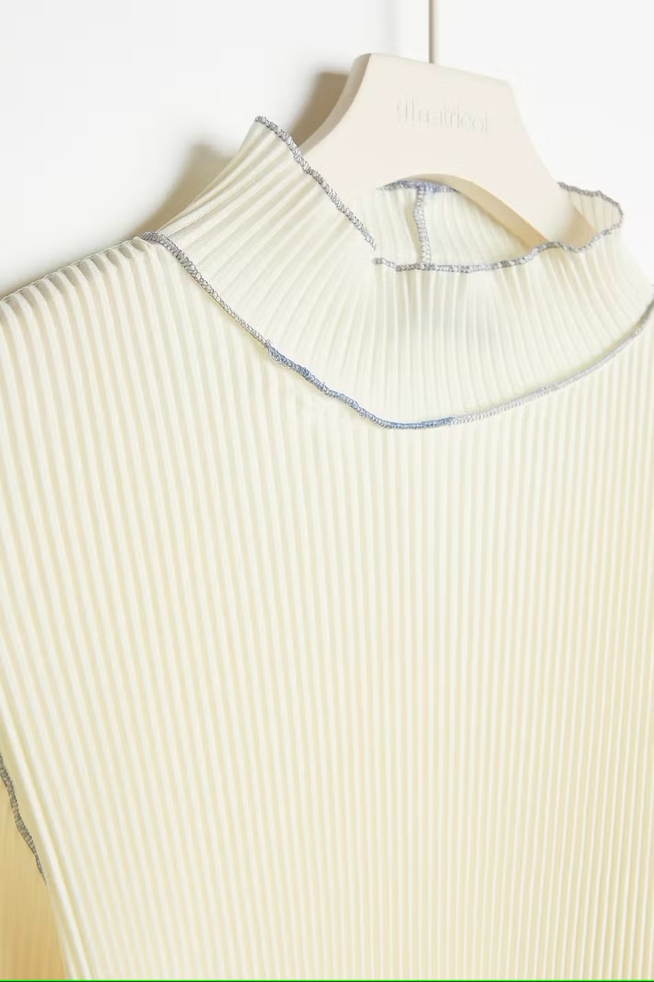 Gina tricot трикотажний светер