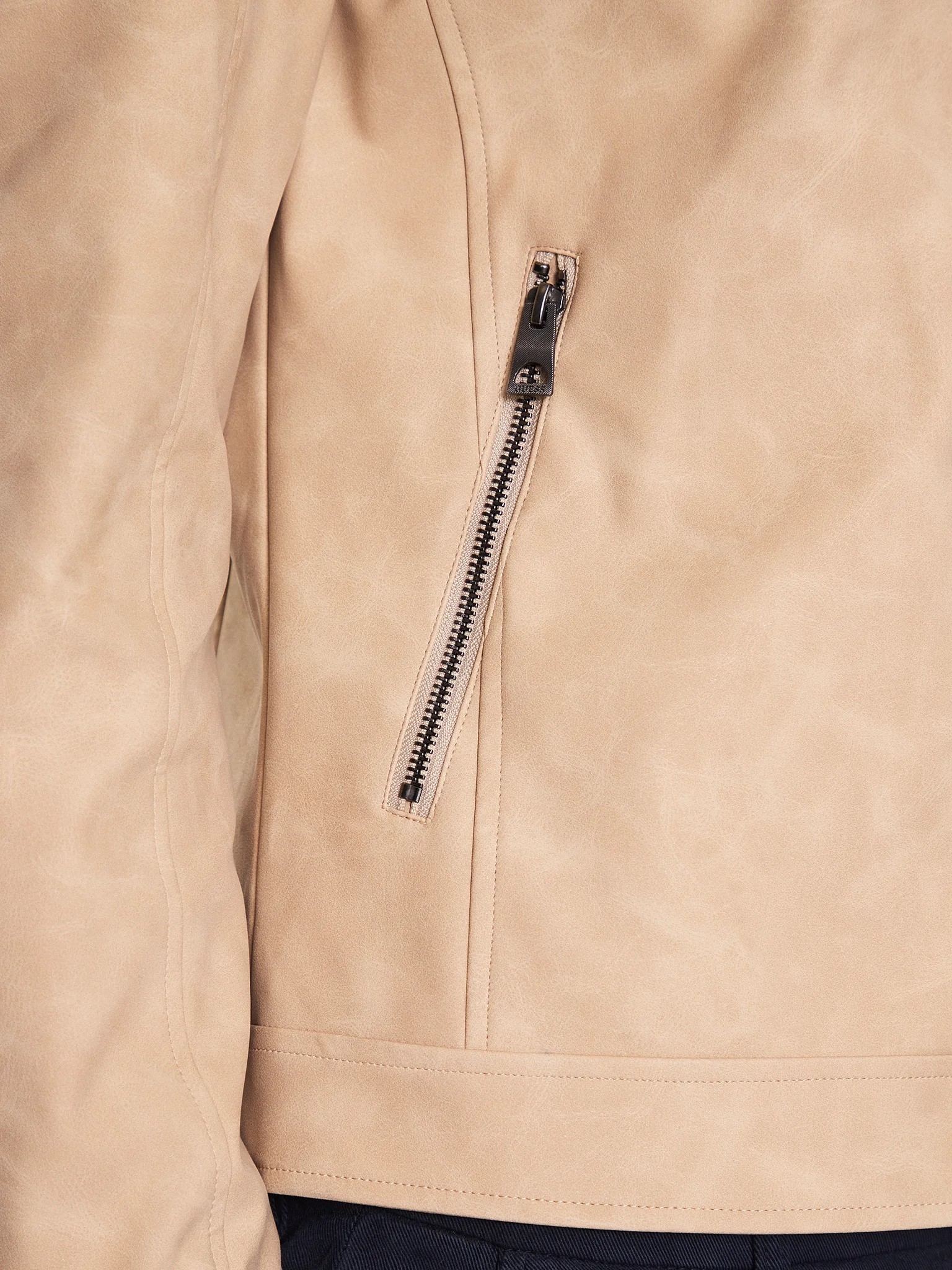 Guess Faux