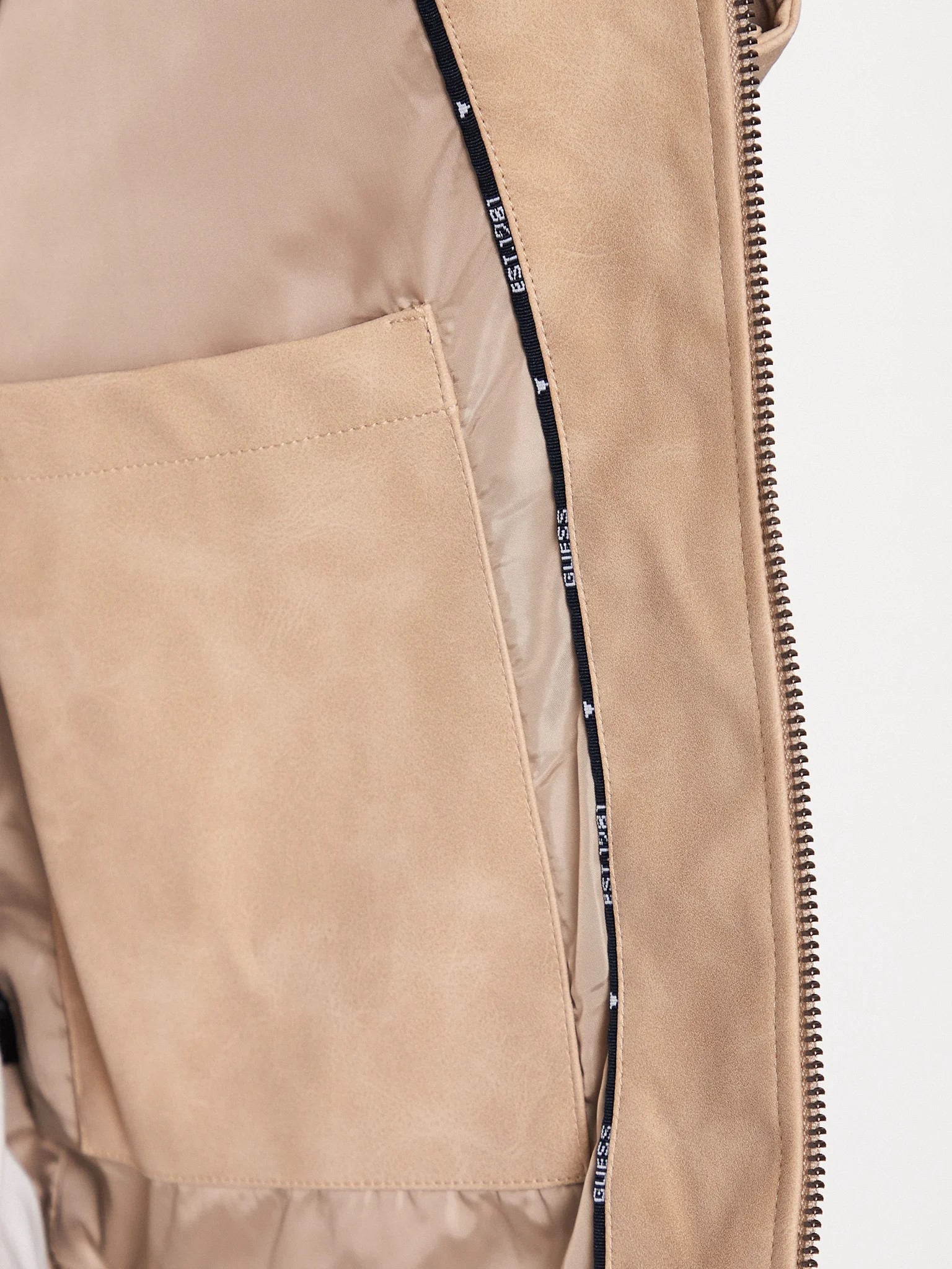 Guess Faux
